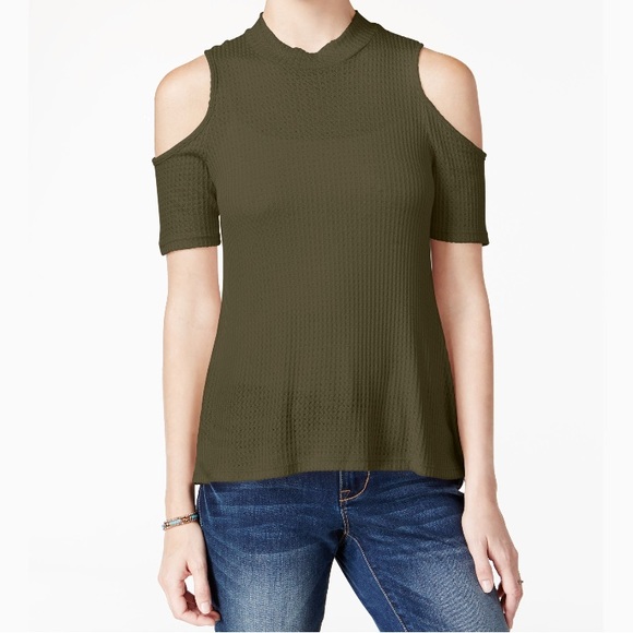Charlotte Russe Tops - 🔴Olive Cold Shoulder Top
